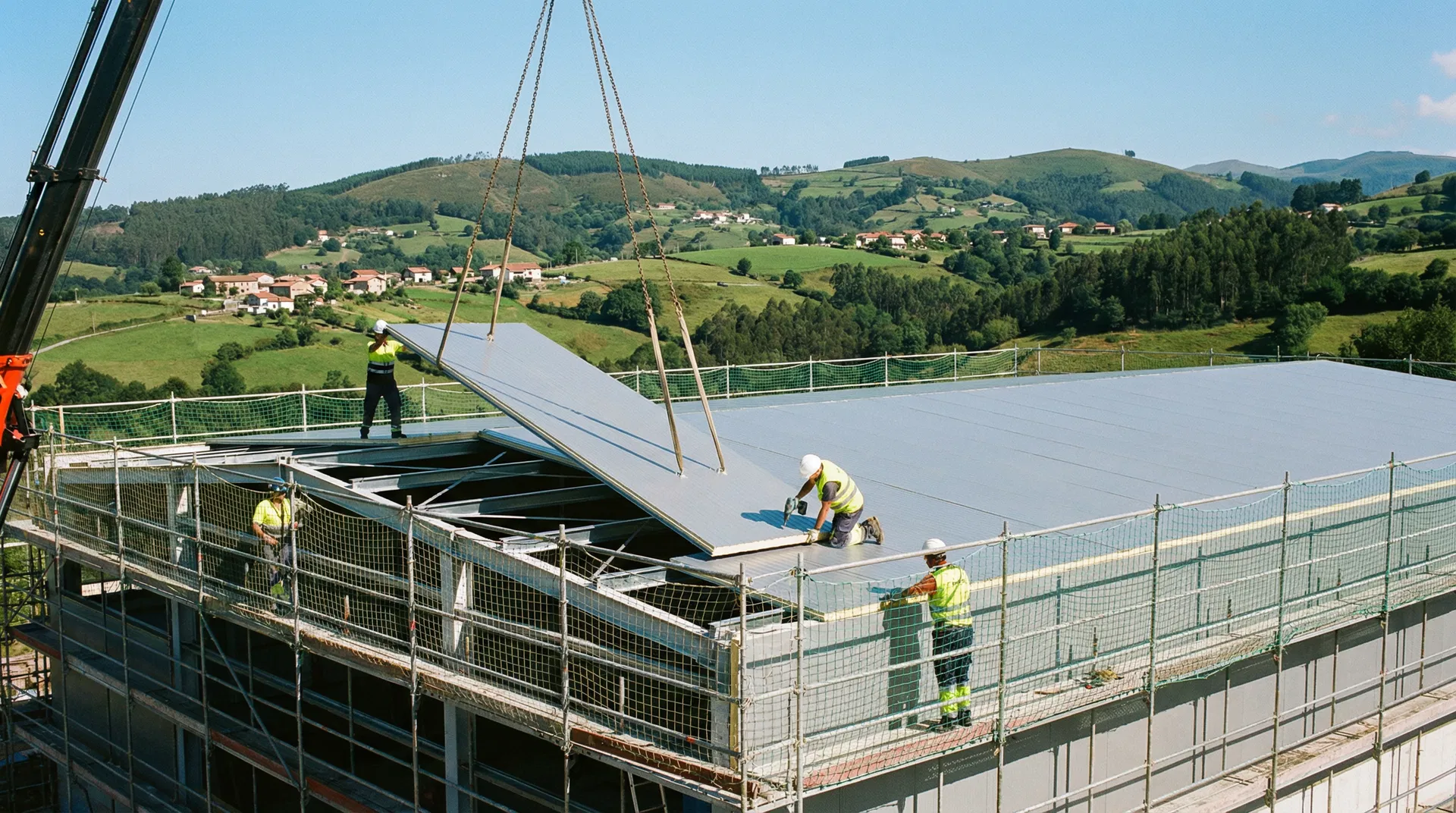 Instalación de cubierta con panel sándwich - Gijón, Asturias